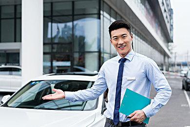 《生化危机4：重制版》新动图 里昂帅气打寄生虫